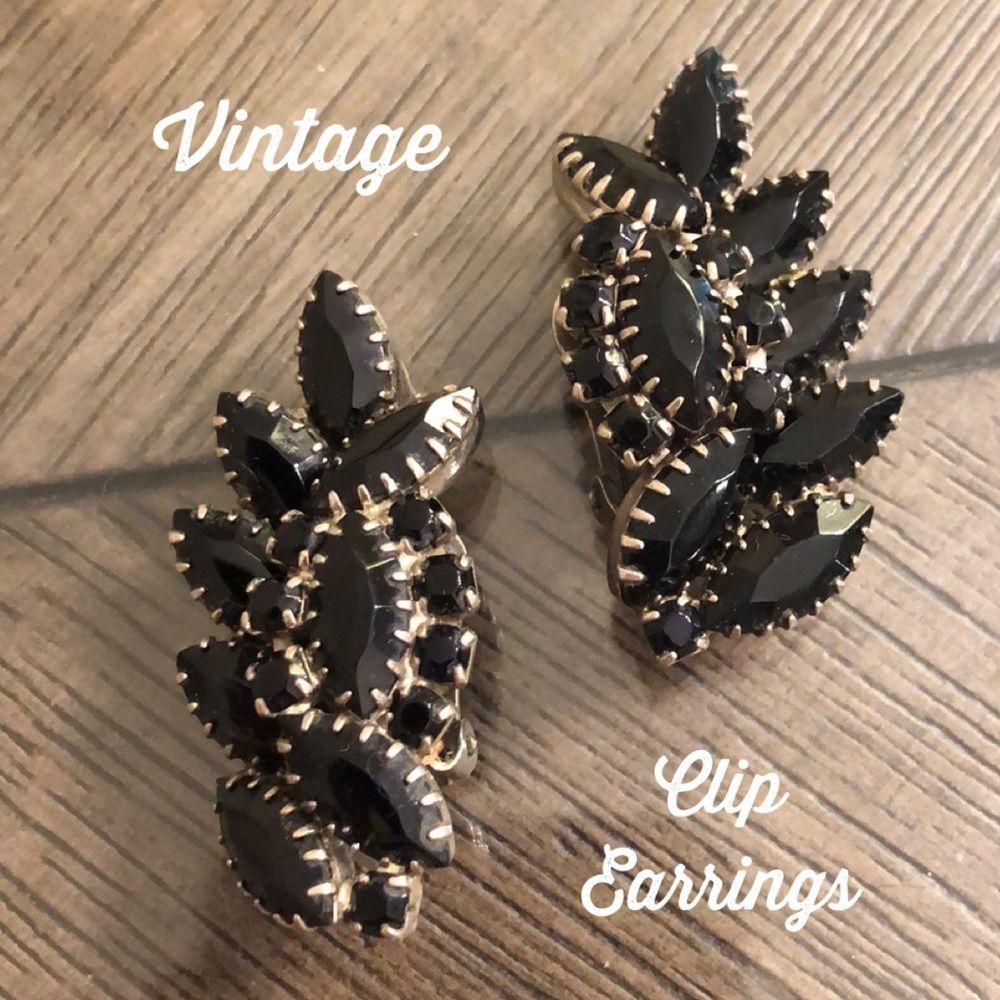 Vintage Black Glass Rhinestone Cluster Clip Earrings